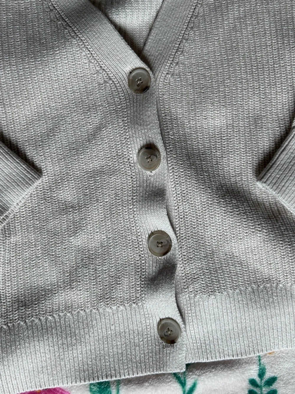 Old Navy Cream Button-Up V-Neck Women's Cardigan - Picture 3 of 6